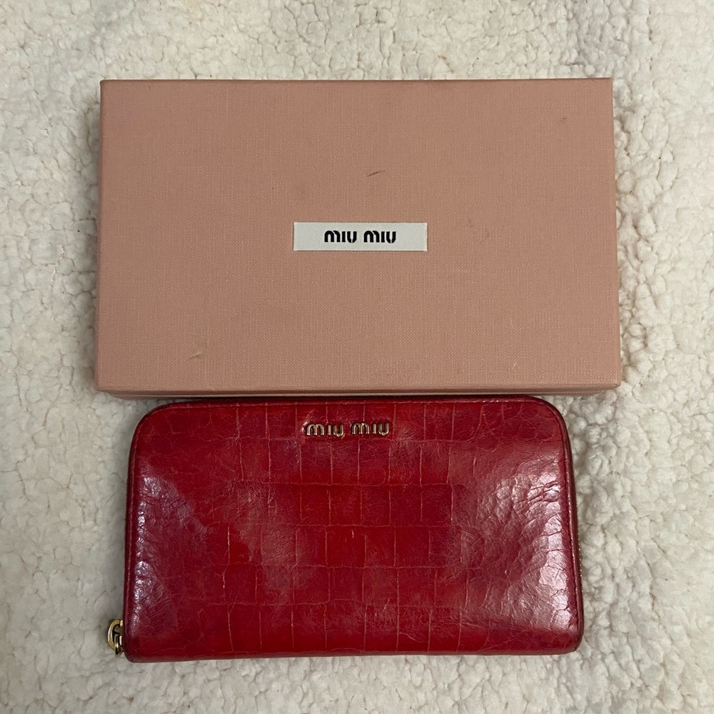 VGC MIU MIU CROC-EMBOSSED ZIP-AROUND WALLET